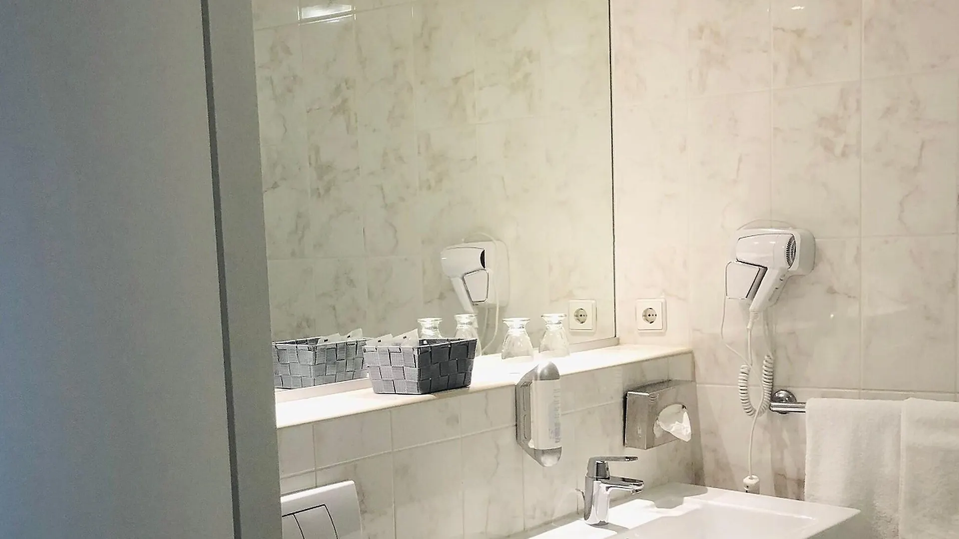 Hotel Chariot Aalsmeer 4*,