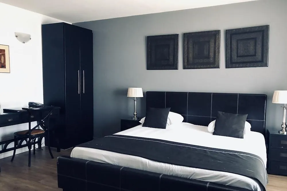 Hotel Chariot Aalsmeer 4*,